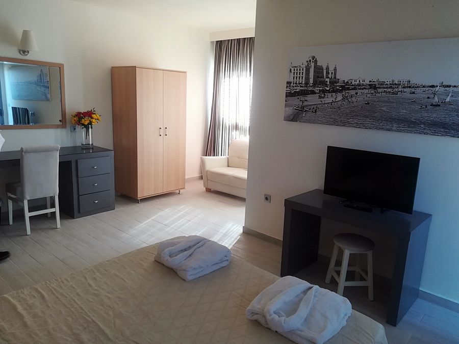 Senses Ocean Blue Sea Side (adults Only) Petaloudes